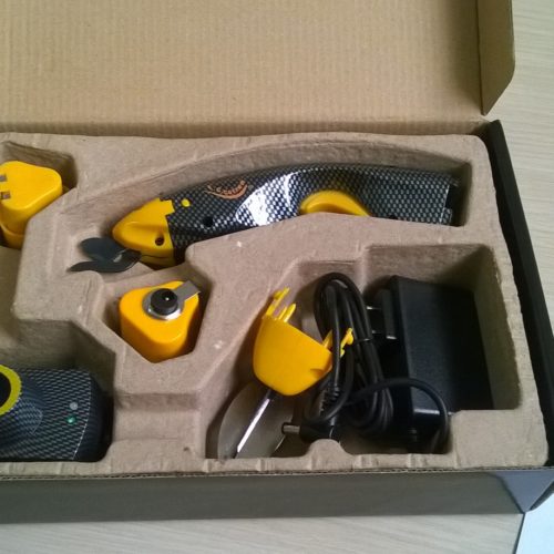 forbici-elettriche-e-c-cutter-per-sartoria-batterie-ricaricabili-alimentatore-in-dotazione