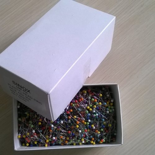 spilli-cucito-testa-plastica-colorata
